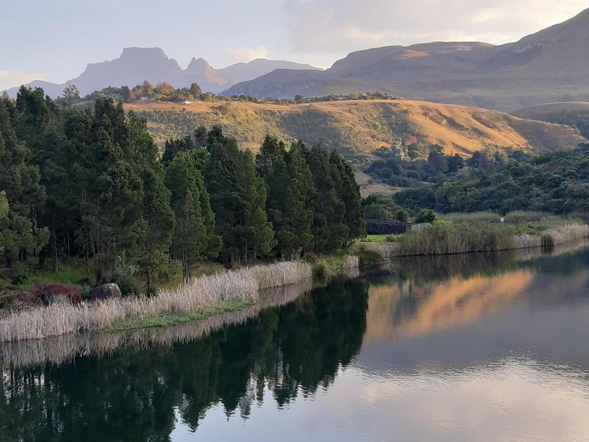 Hotel Honeysuckle Clarens Exteriér fotografie